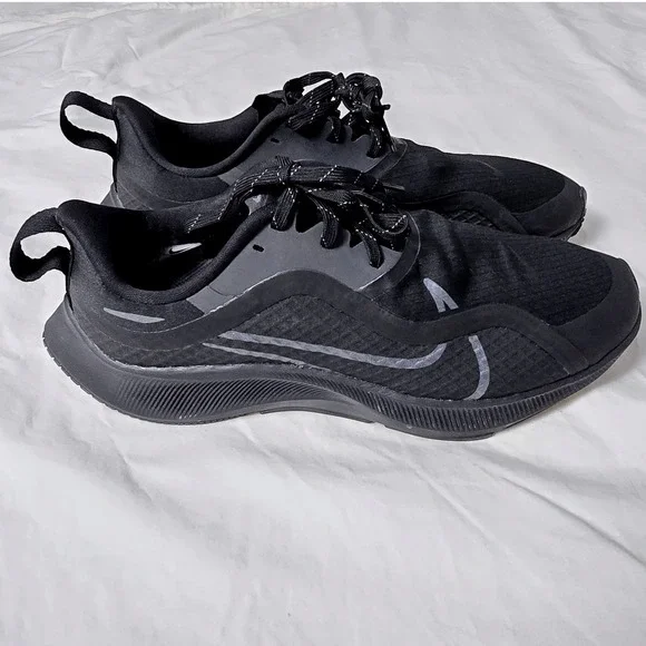 Nike Men's Size 10 Air Zoom Pegasus 39 Shield Running Shoes Black Storm Tread